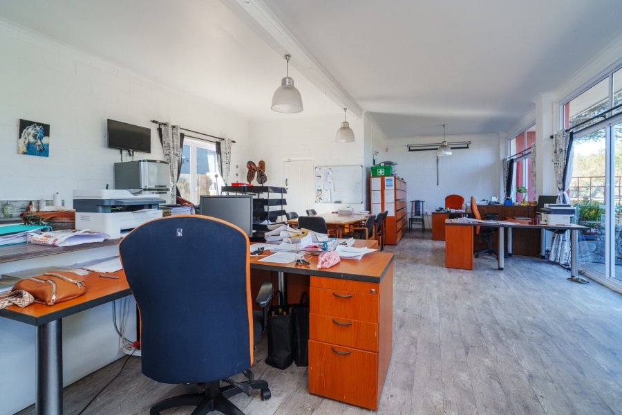 4 Bedroom Property for Sale in Meadowsteads Western Cape